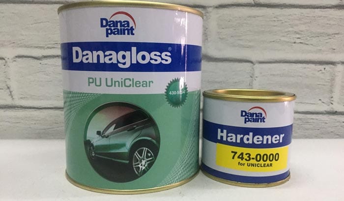 Selanjutnya ada merk Danagloss. Merek yang satu ini memiliki kualitas yang tinggi. Hal tersebut disebabkan oleh karena biasanya merk ini digunakan oleh industry otomotif dalam bidang body repair.