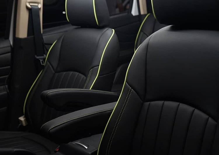 Jika Anda merasa bisa dengan warna jok dan kemudi lama mobil Anda yang terkesan monoton, kami sarankan untuk menggantinya dengan spare part yang baru, misalnya dengan memadukan warna hitam dan biru atau dengan motif dan warna menarik lainnya.